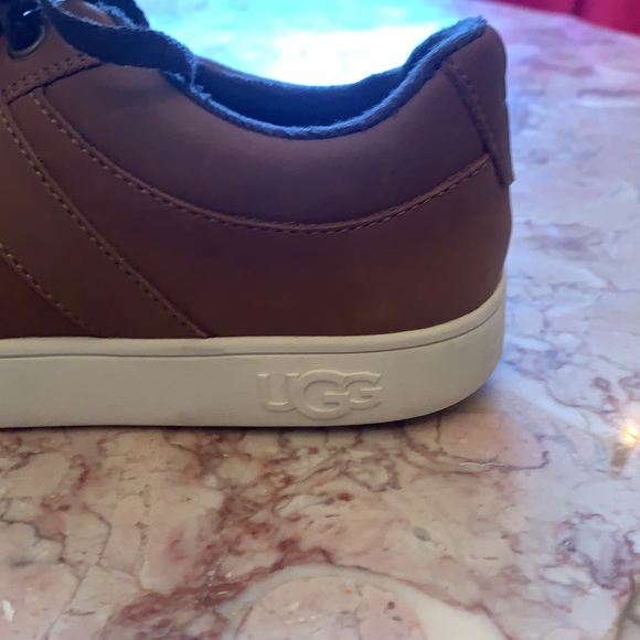 Brown UGG shoes. Nice condition, Size 5 - Picture 6 of 6